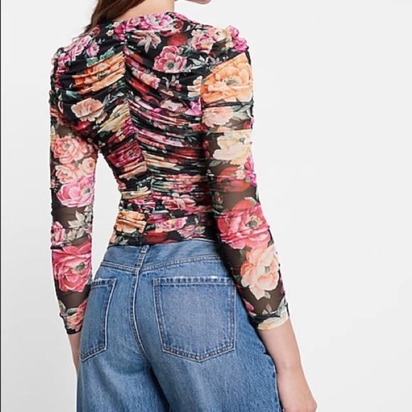 Body Contour Floral Mesh Cropped Top With Removable Cups - Picture 2 of 4